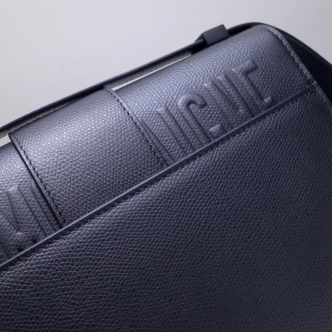 30 Montaigne Bag Black Grained Calfskin